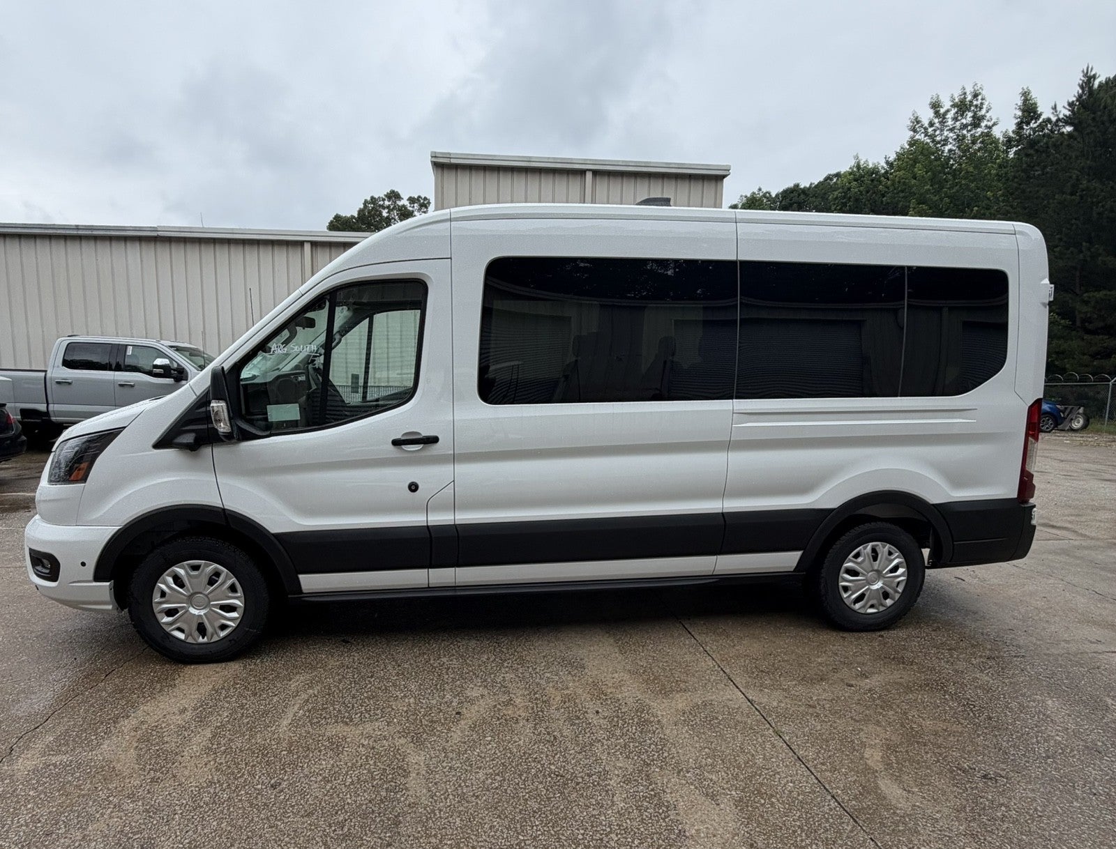 2026 Ford Transit Passenger Wagon T-350 148 MED ROOF XL RW