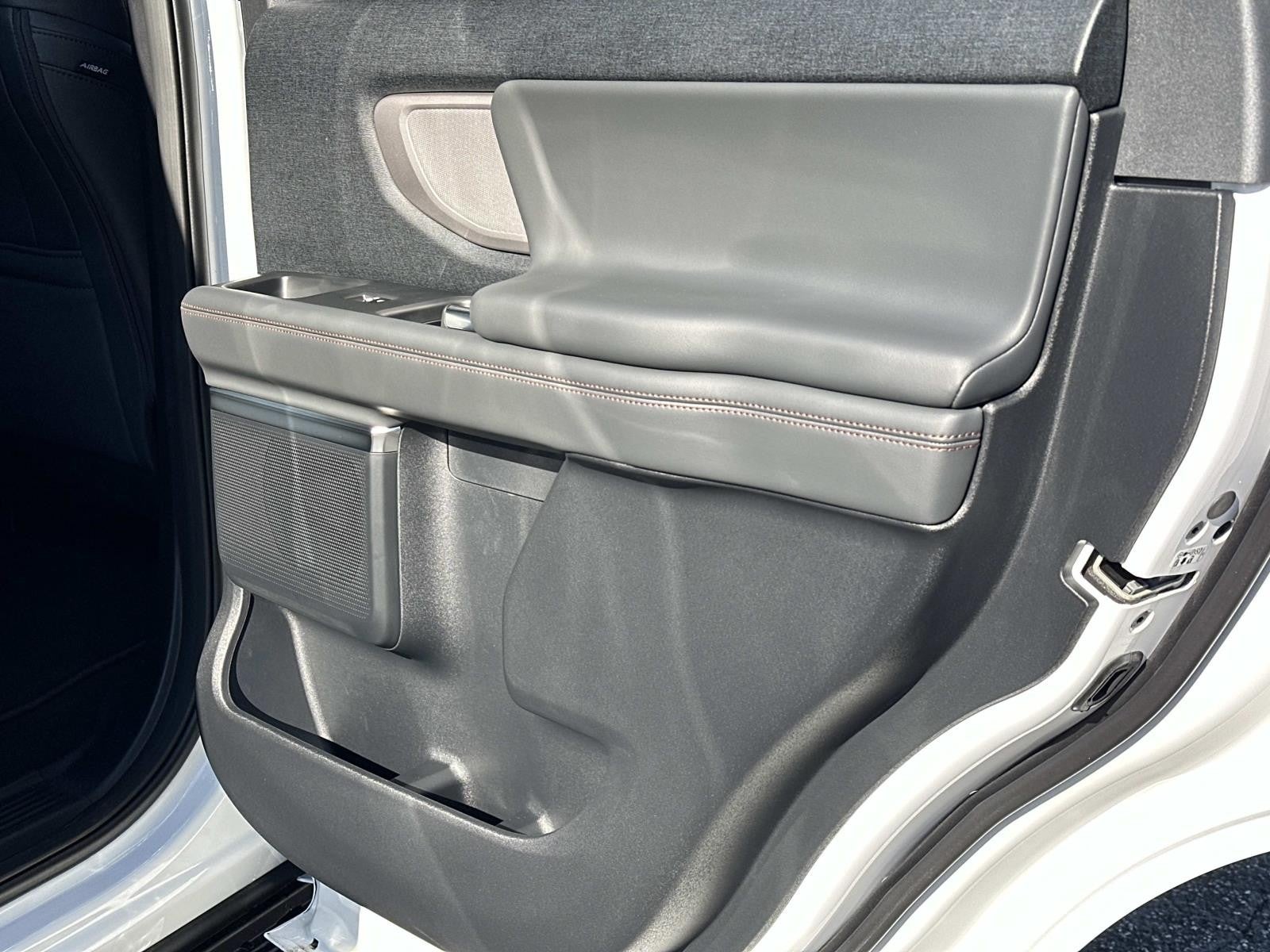 2025 Ford Expedition ACTIVE 4X2