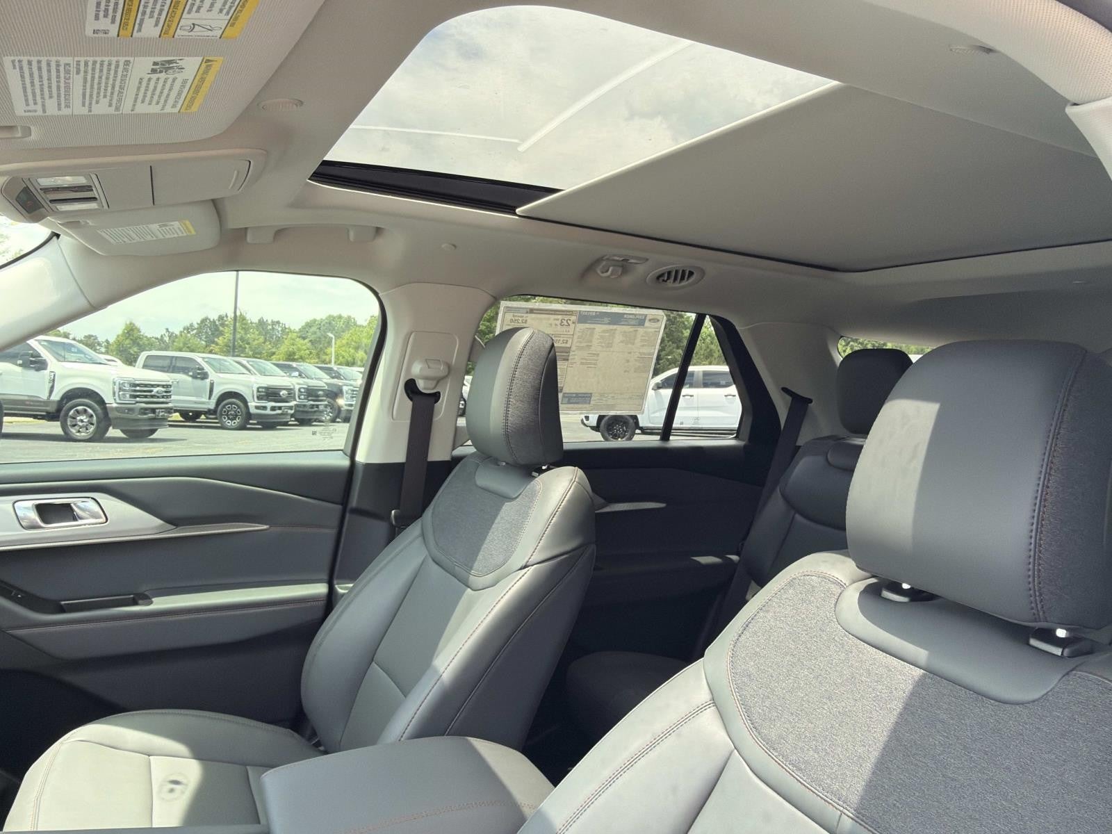 2026 Ford Explorer ACTIVE W/200A PKG 4WD