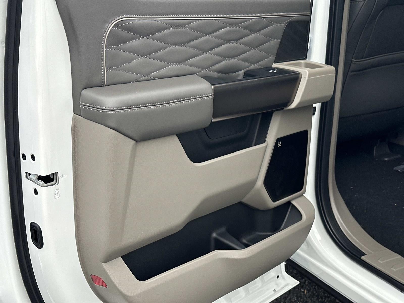 2026 Ford Super Duty F-350 DRW PLATINUM 4WD CREW CAB 8'