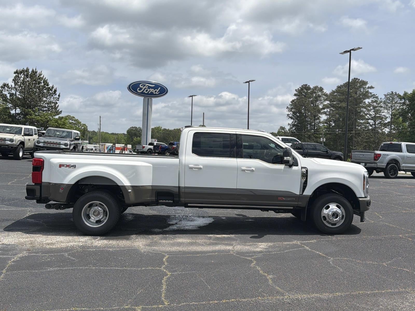 2026 Ford Super Duty F-350 DRW KING RANCH 4WD CREW CAB 8