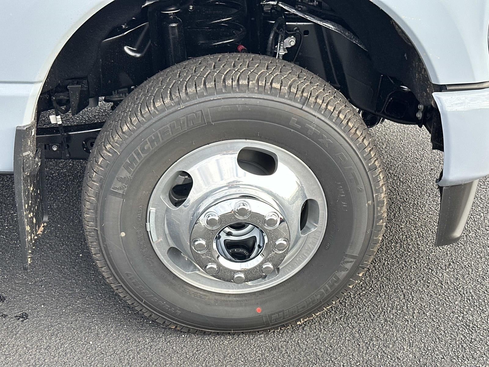 2026 Ford Super Duty F-350 DRW PLATINUM 4WD CREW CAB 8'