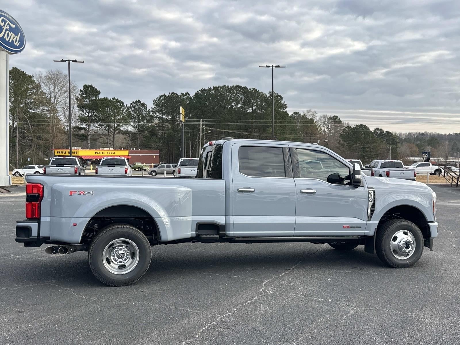 2026 Ford Super Duty F-350 DRW PLATINUM 4WD CREW CAB 8'