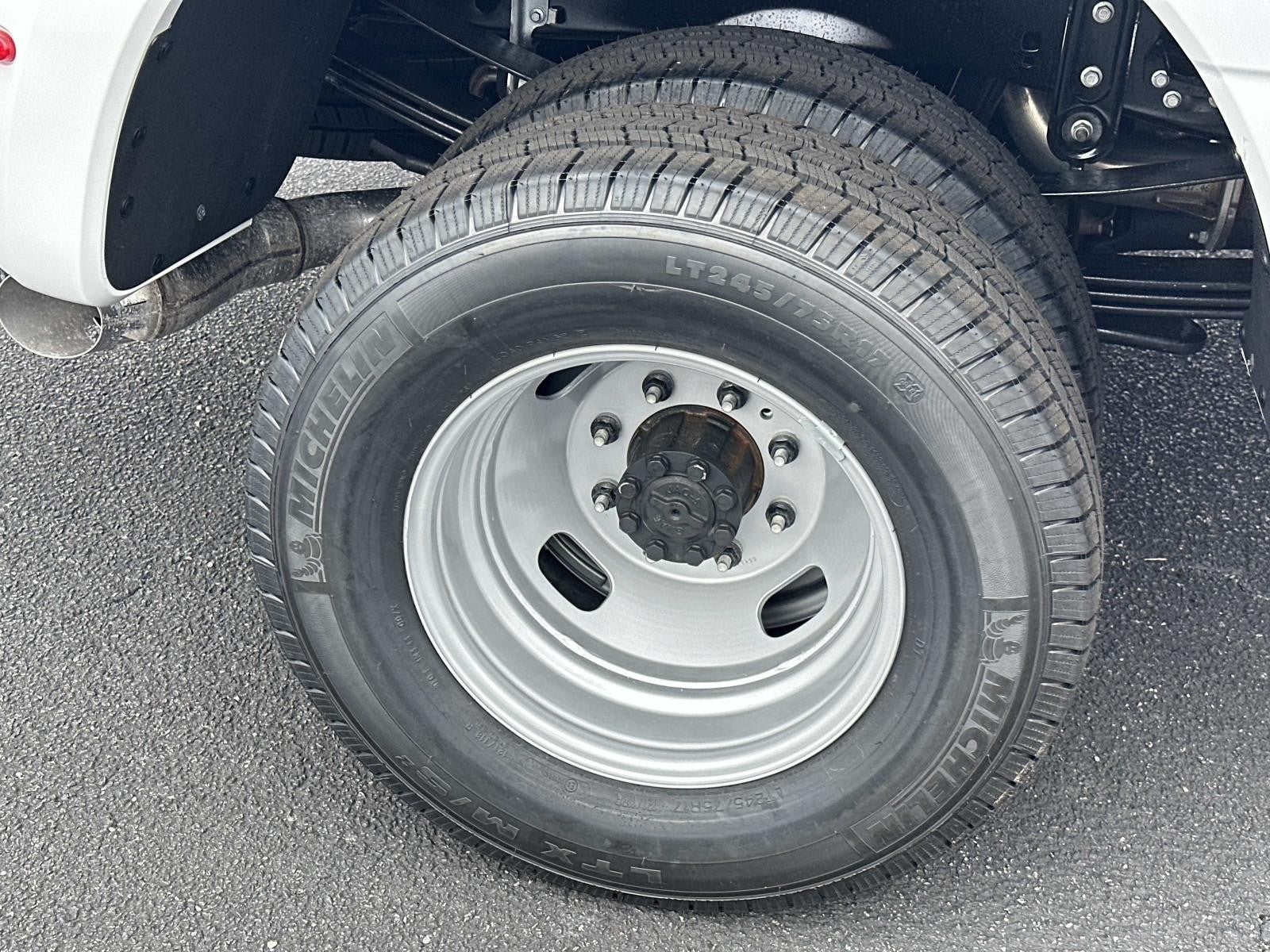 2026 Ford Super Duty F-350 DRW XL 4WD CREW CAB 8' BOX