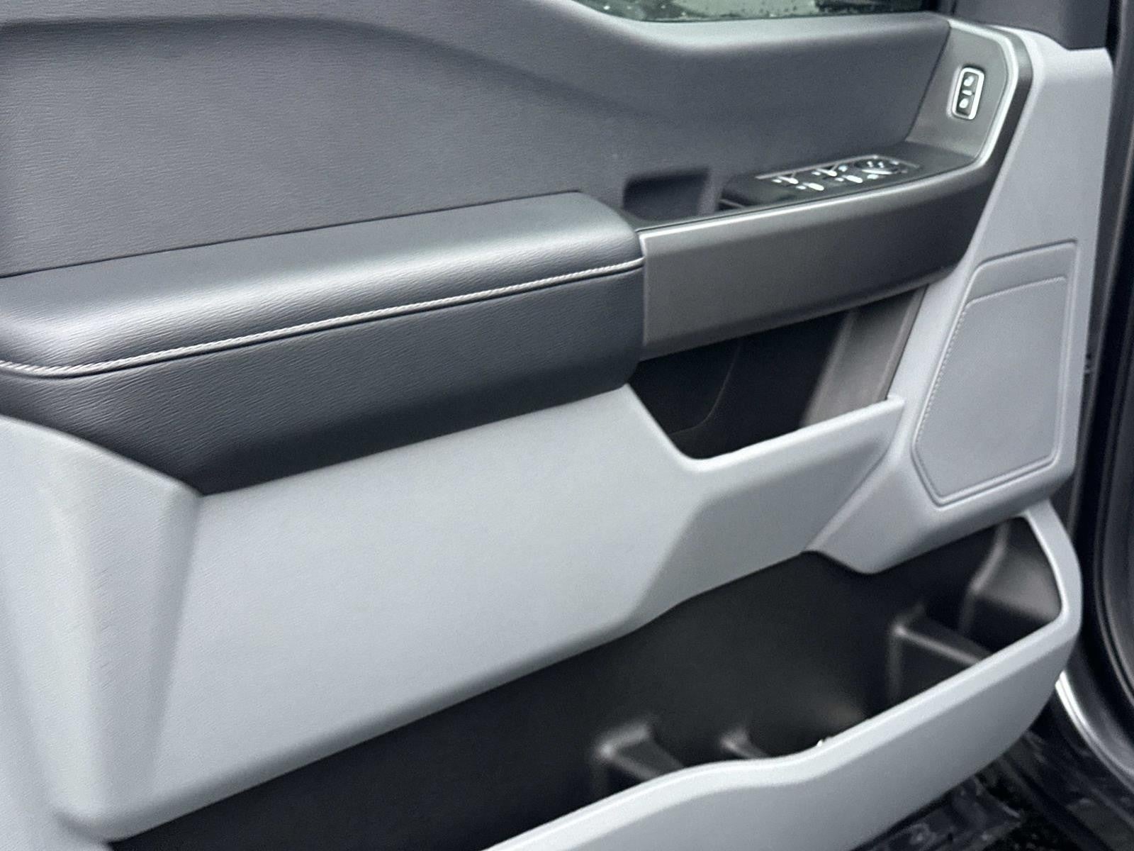 2026 Ford Super Duty F-350 DRW XL 4WD CREW CAB 8' BOX