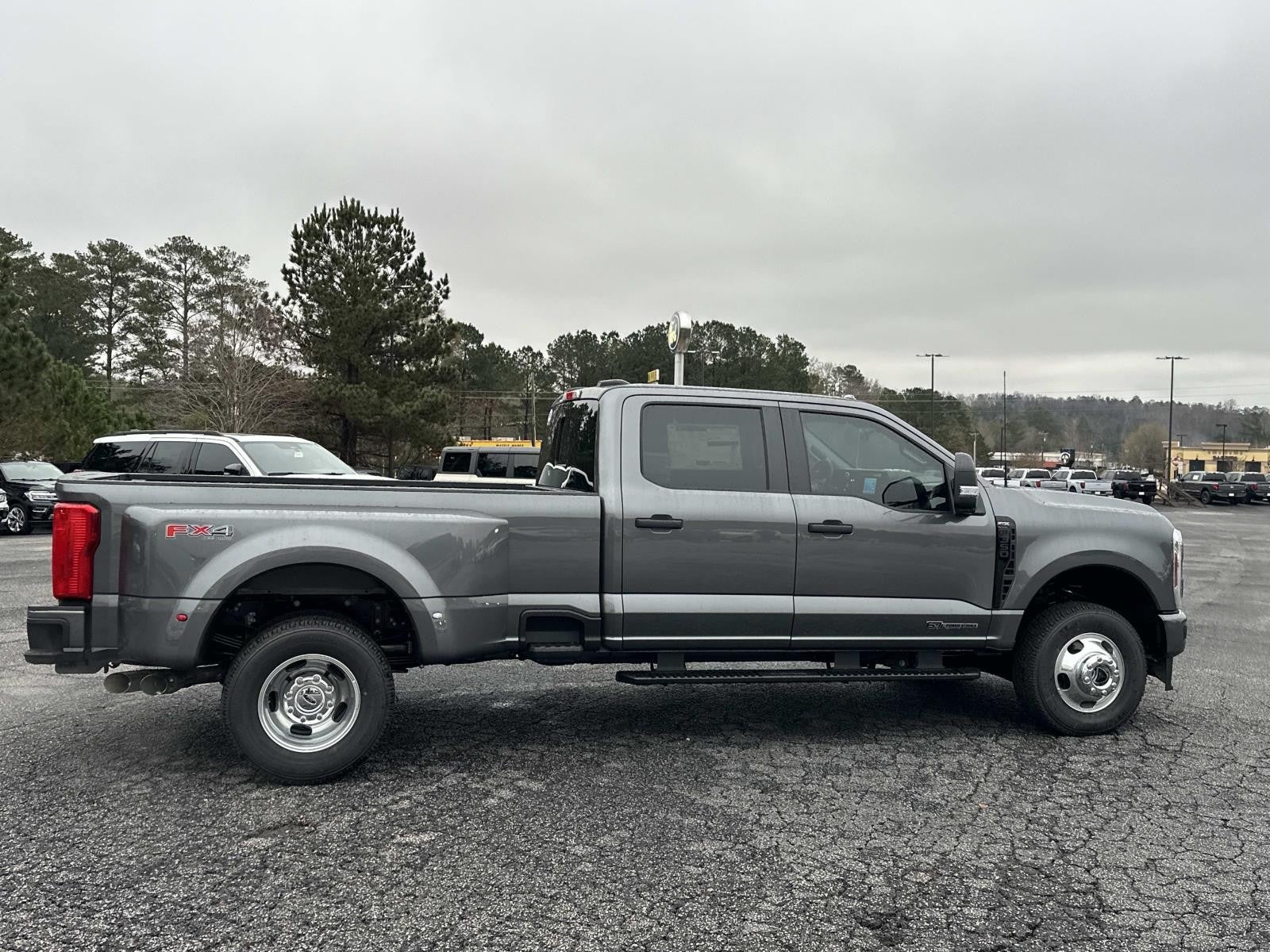2026 Ford Super Duty F-350 DRW XL 4WD CREW CAB 8' BOX