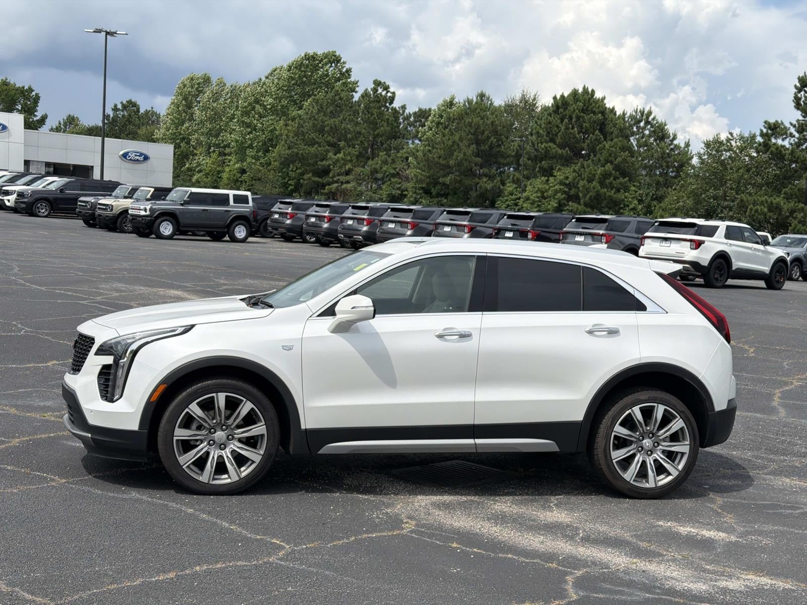 2023 Cadillac XT4 FWD Premium Luxury