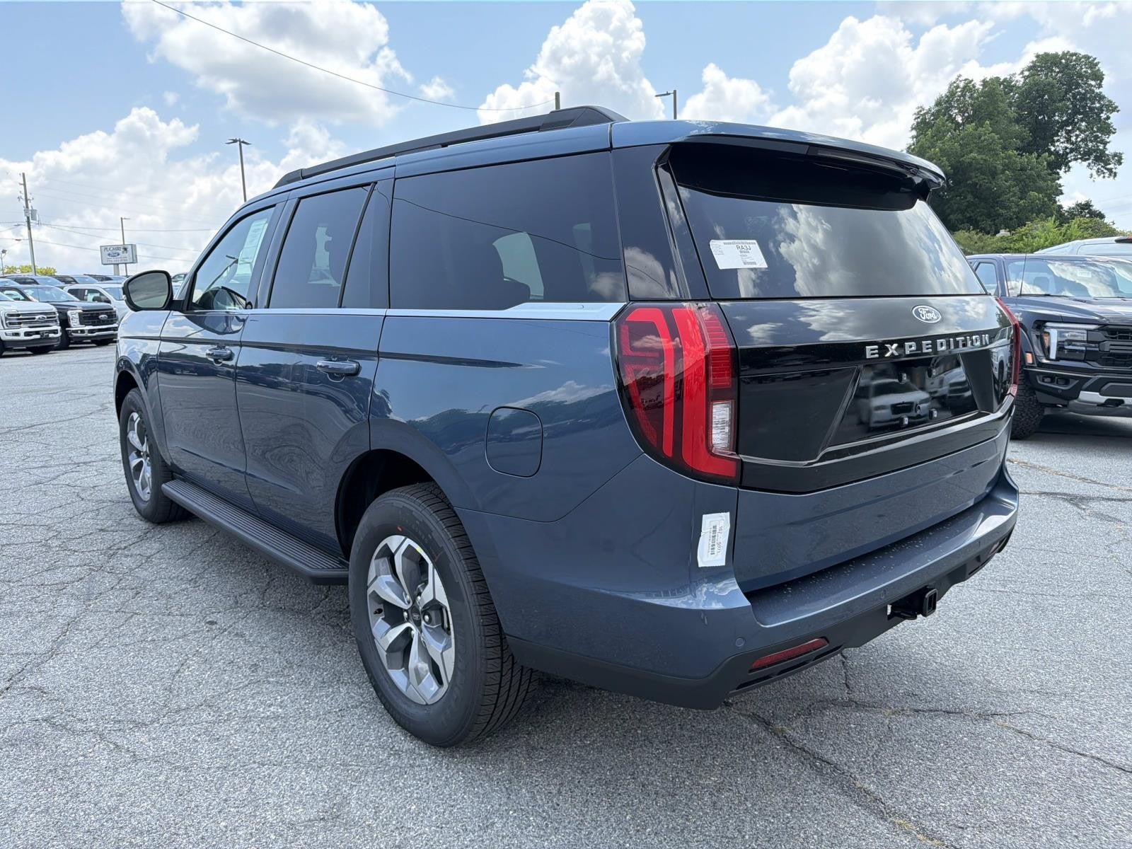 2027 Ford Expedition ACTIVE 4X2