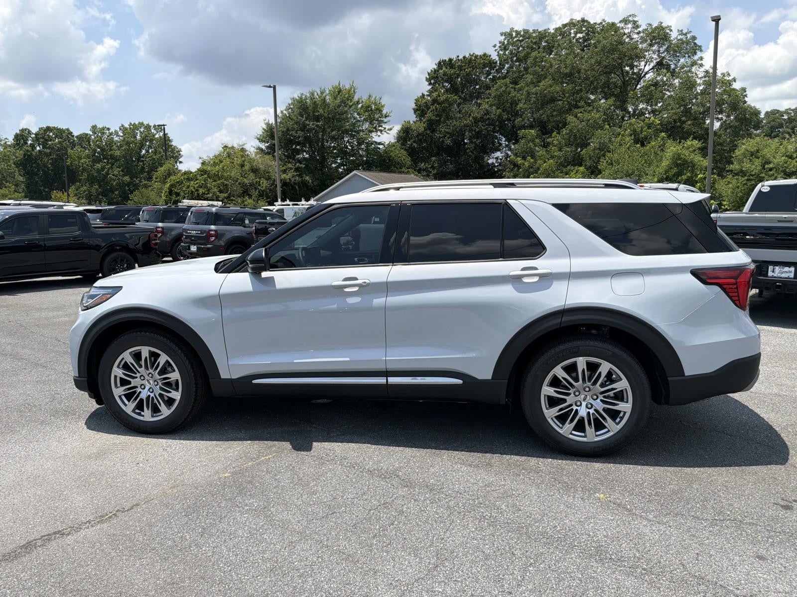 2026 Ford Explorer PLATINUM RWD