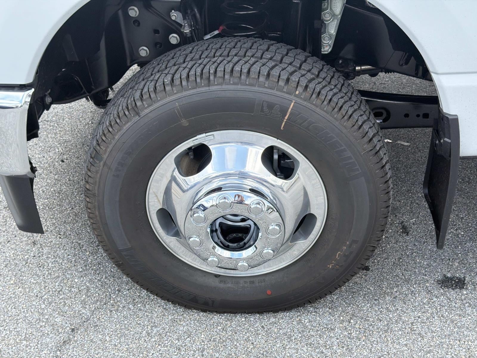 2026 Ford Super Duty F-350 DRW LARIAT 4WD CREW CAB 8' BO
