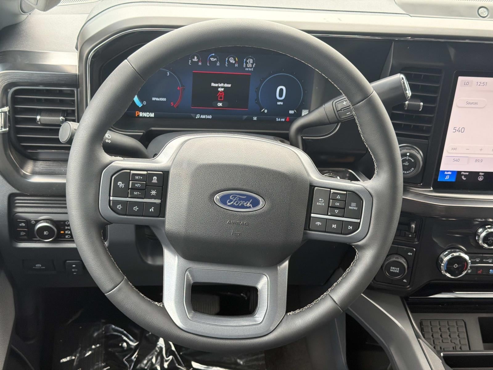 2026 Ford Super Duty F-350 DRW LARIAT 4WD CREW CAB 8' BO