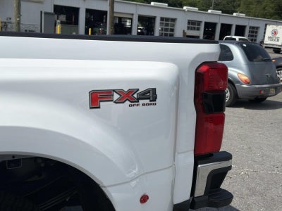 2026 Ford Super Duty F-350 DRW LARIAT 4WD CREW CAB 8' BO