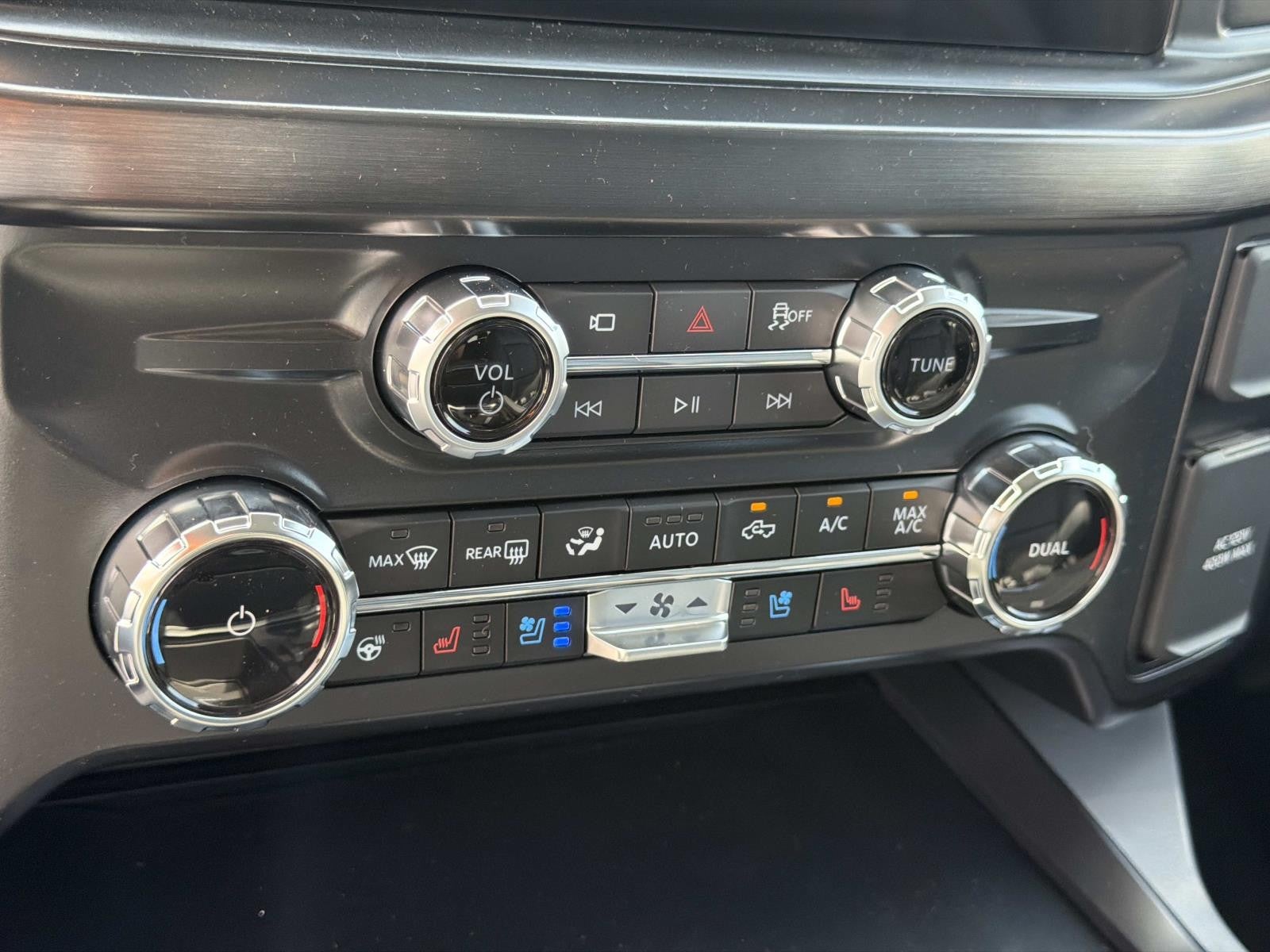 2026 Ford Super Duty F-350 DRW LARIAT 4WD CREW CAB 8' BO