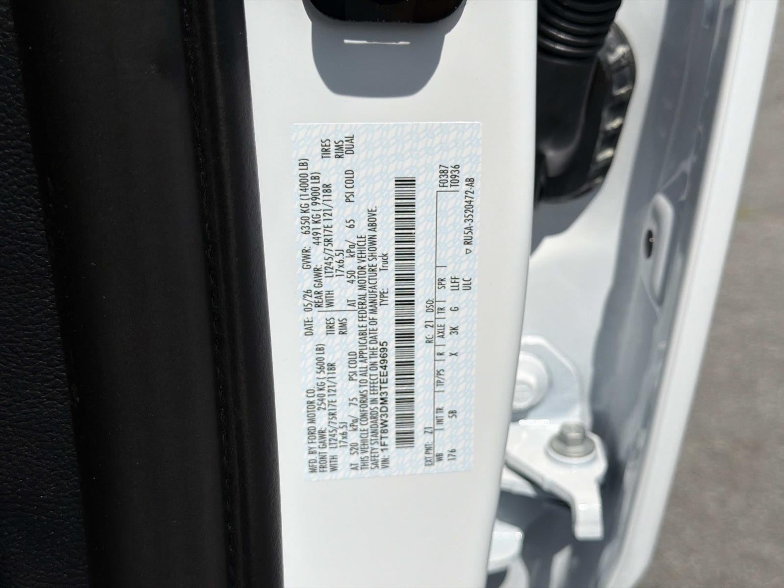 2026 Ford Super Duty F-350 DRW LARIAT 4WD CREW CAB 8' BO