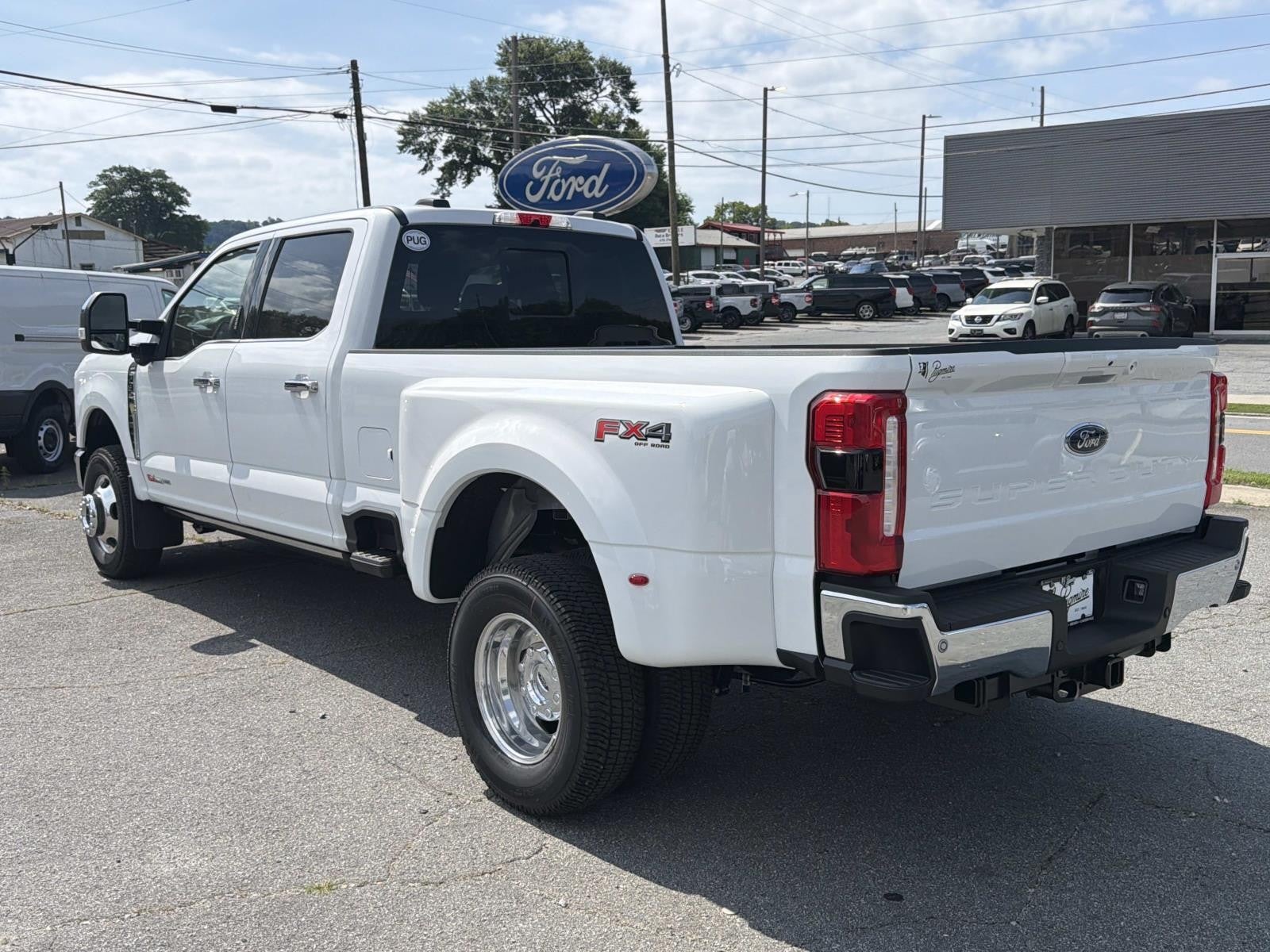 2026 Ford Super Duty F-350 DRW LARIAT 4WD CREW CAB 8' BO