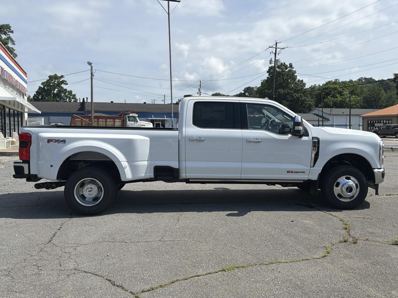 2026 Ford Super Duty F-350 DRW LARIAT 4WD CREW CAB 8' BO