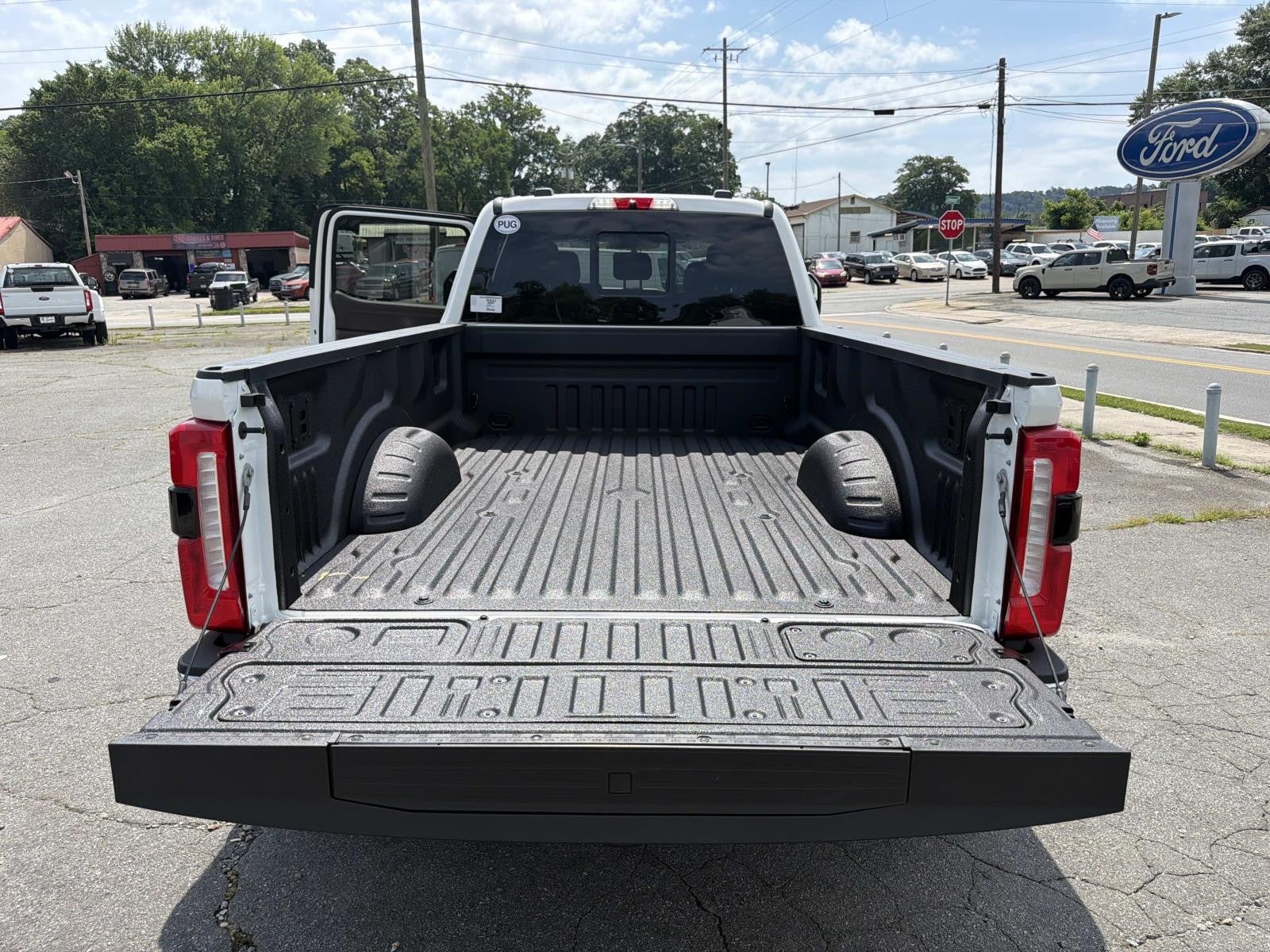 2026 Ford Super Duty F-350 DRW KING R 4WD CREW CAB 8' BO