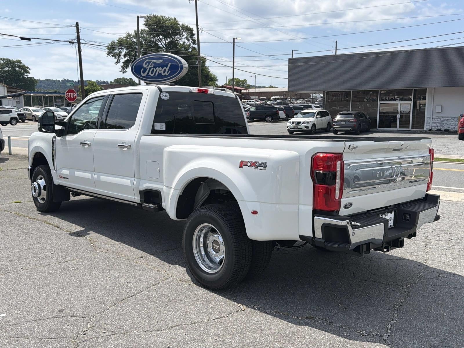 2026 Ford Super Duty F-350 DRW KING R 4WD CREW CAB 8' BO