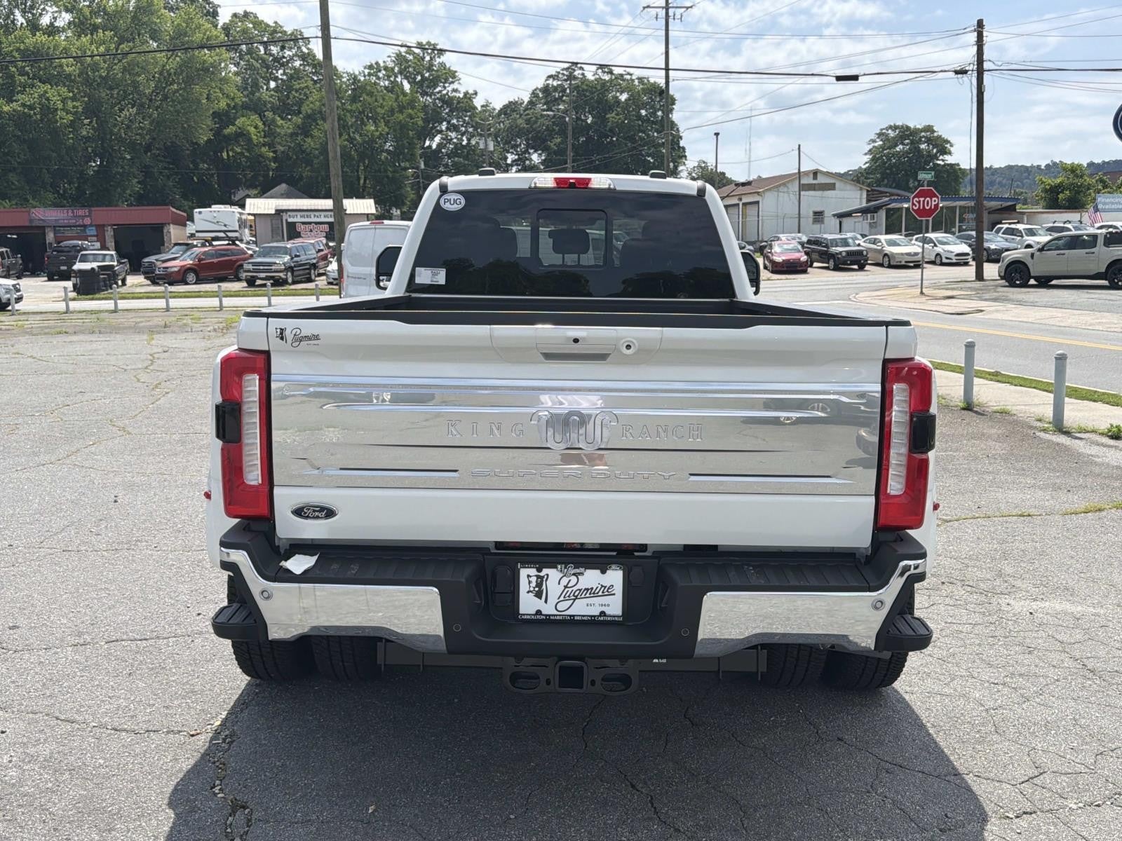 2026 Ford Super Duty F-350 DRW KING R 4WD CREW CAB 8' BO