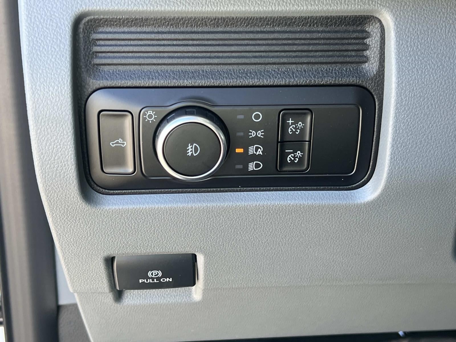 2026 Ford Super Duty F-350 DRW XL 4WD CREW CAB 8' BOX