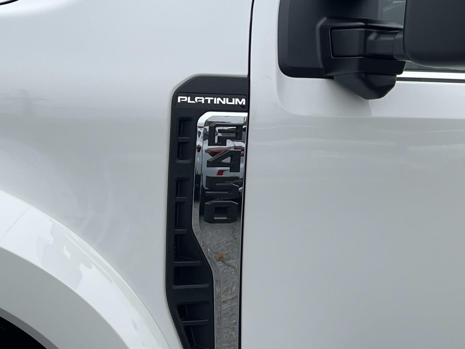 2026 Ford Super Duty F-450 DRW PLATINUM 4WD CREW CAB 8'