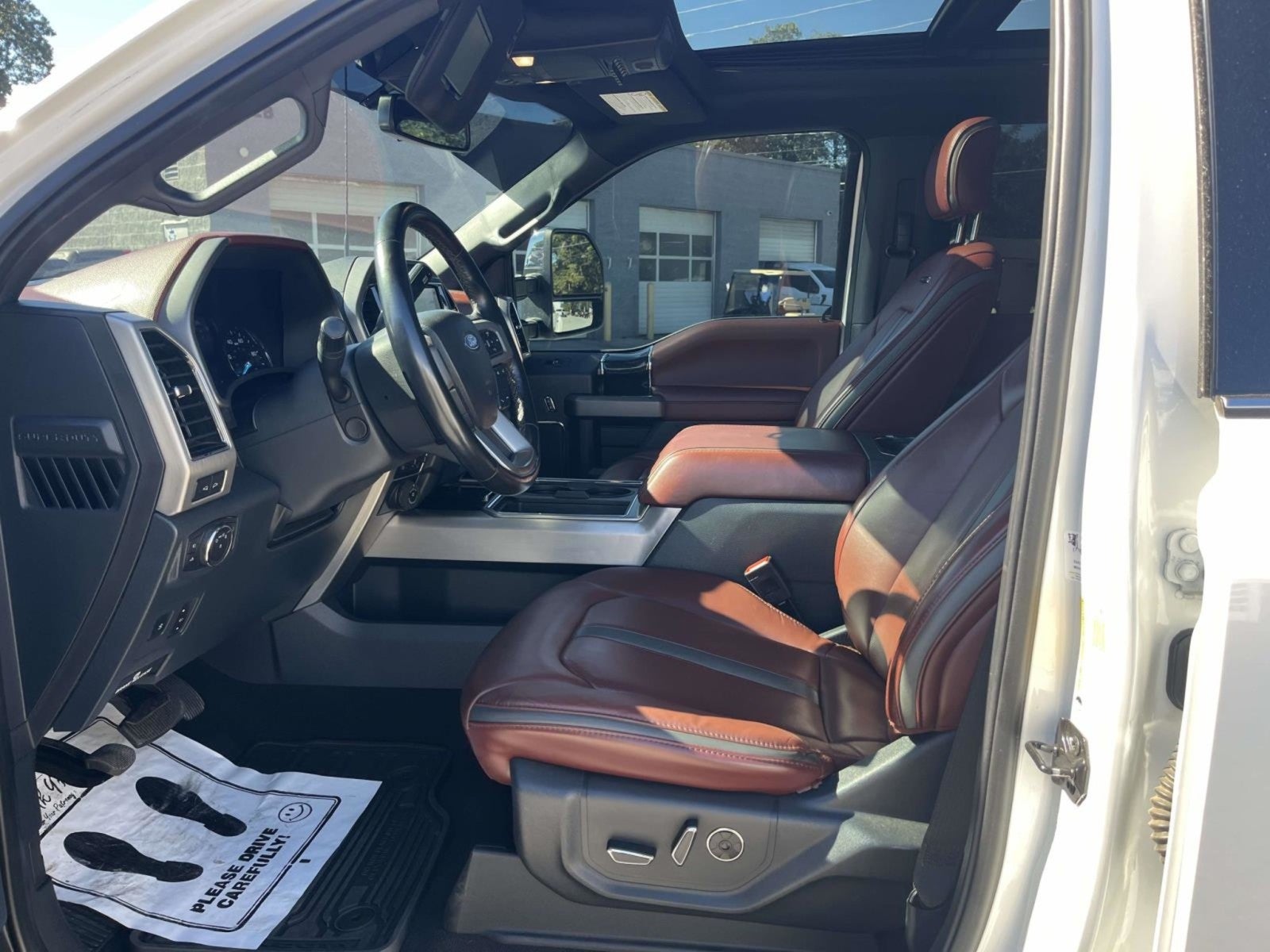 2022 Ford Super Duty F-450 DRW DRW 4X4 CREW CAB