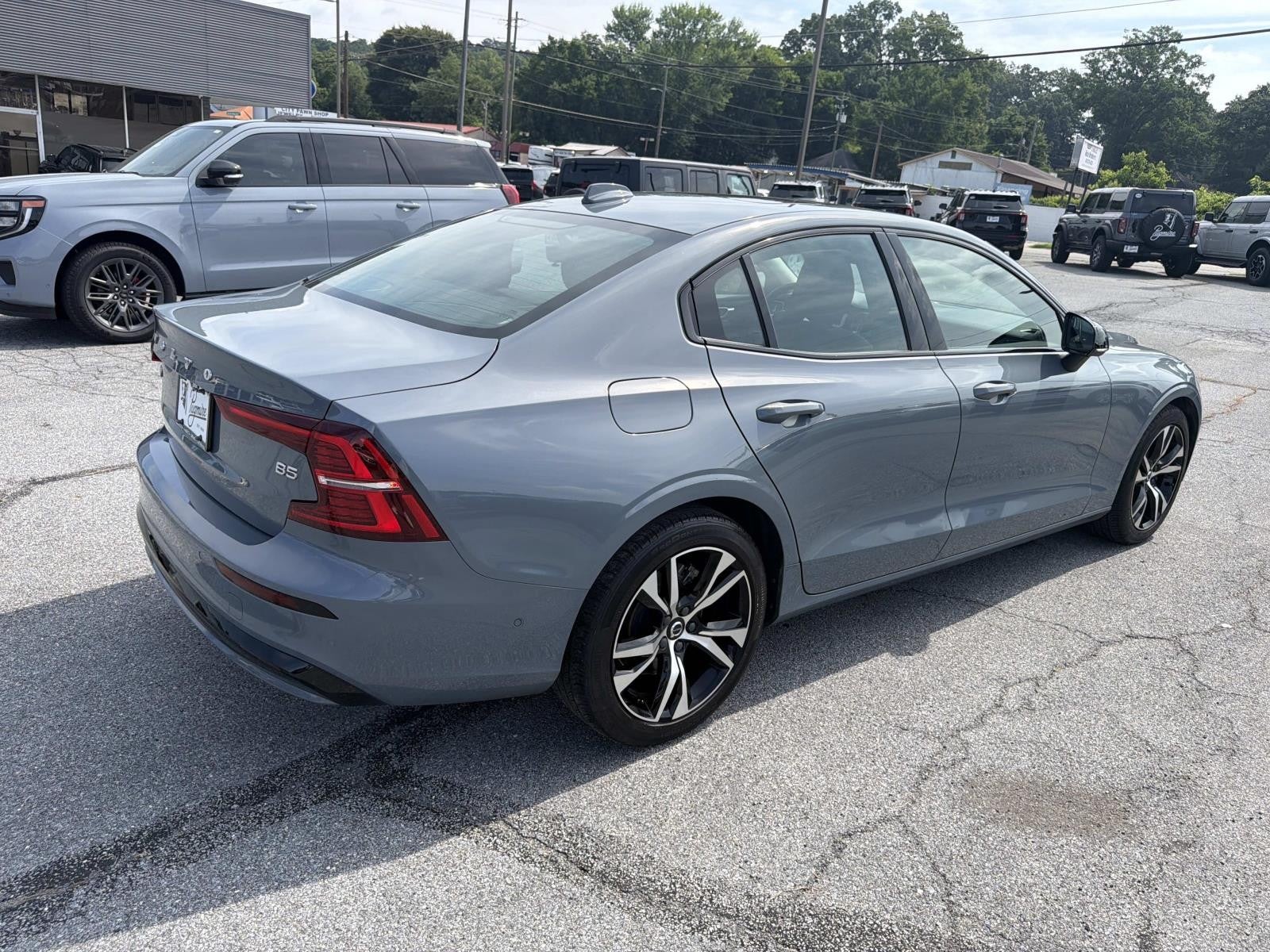 2024 Volvo S60 Plus Dark Theme