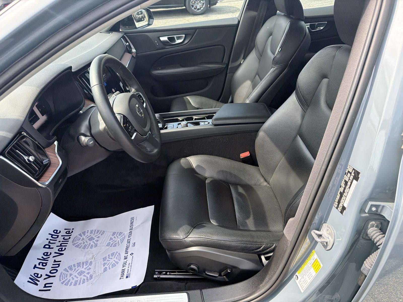 2024 Volvo S60 Plus Dark Theme