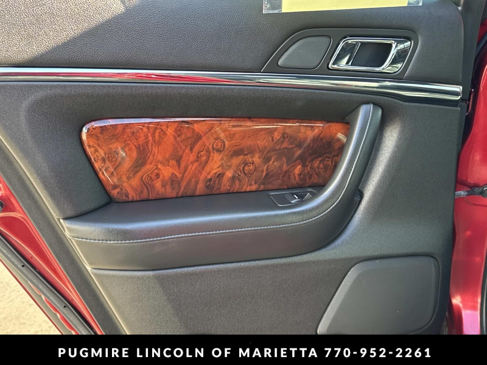 2016 Lincoln MKS Base