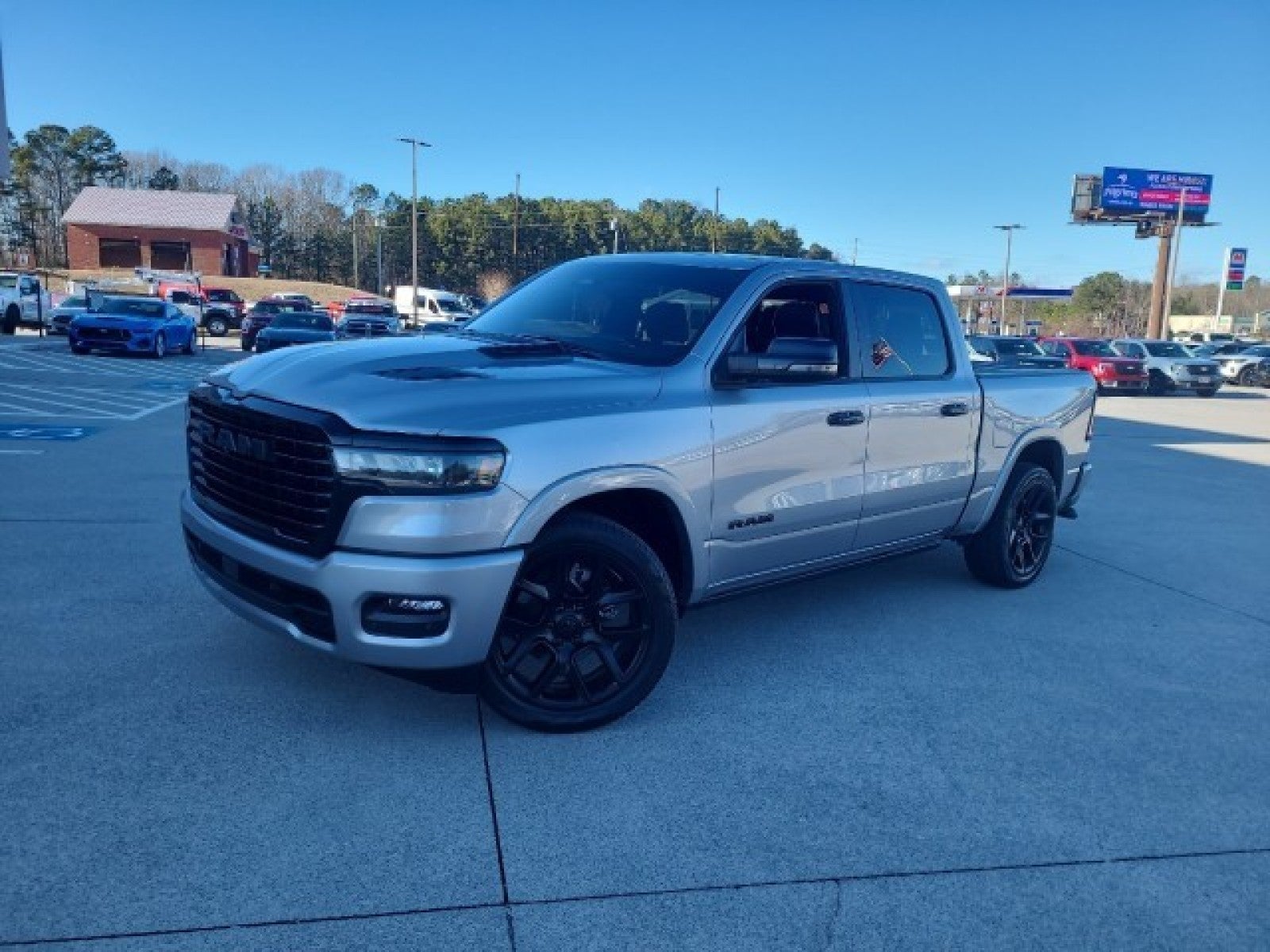 2025 RAM 1500 LARAMIE 4X4 CREW CAB 5'7