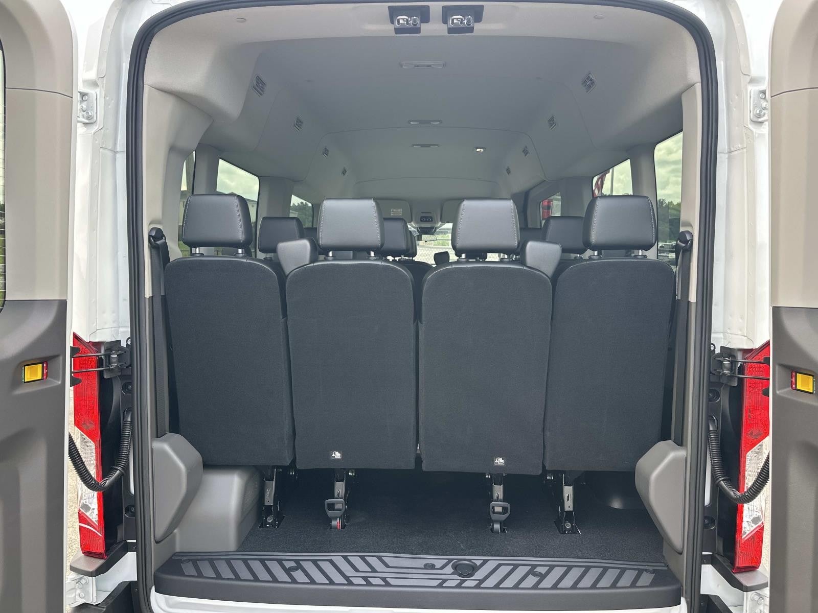 2026 Ford Transit Passenger Wagon T-350 148 MED ROOF XL RW