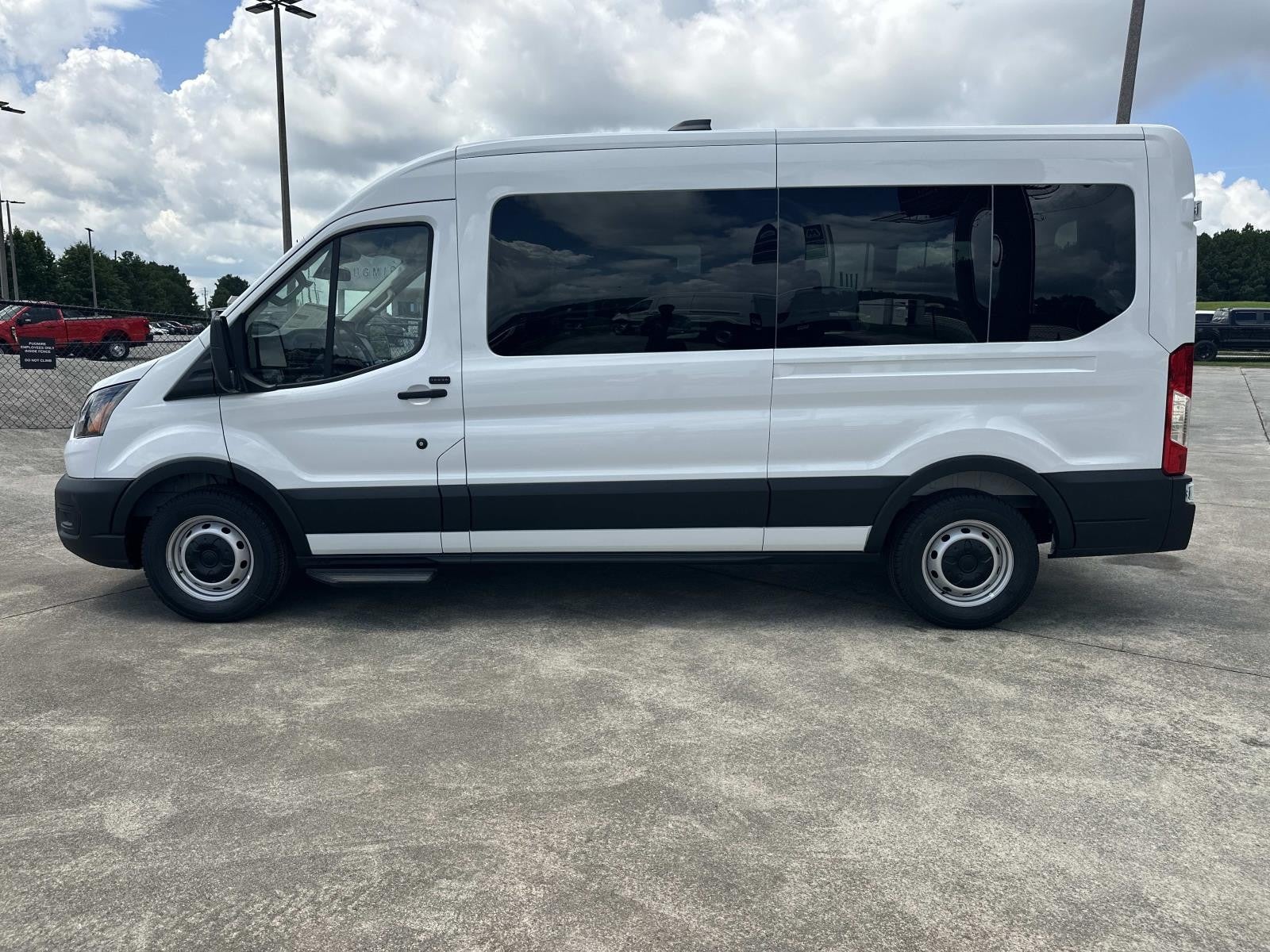 2026 Ford Transit Passenger Wagon T-350 148 MED ROOF XL RW
