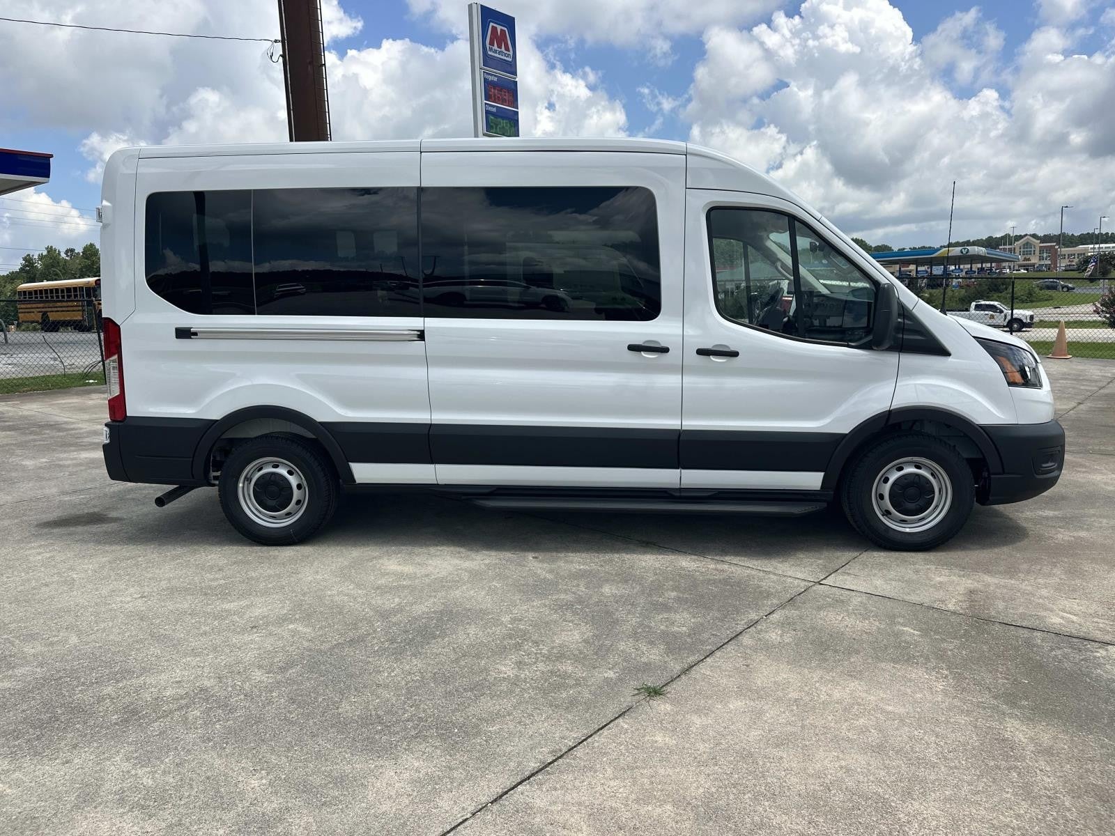 2026 Ford Transit Passenger Wagon T-350 148 MED ROOF XL RW