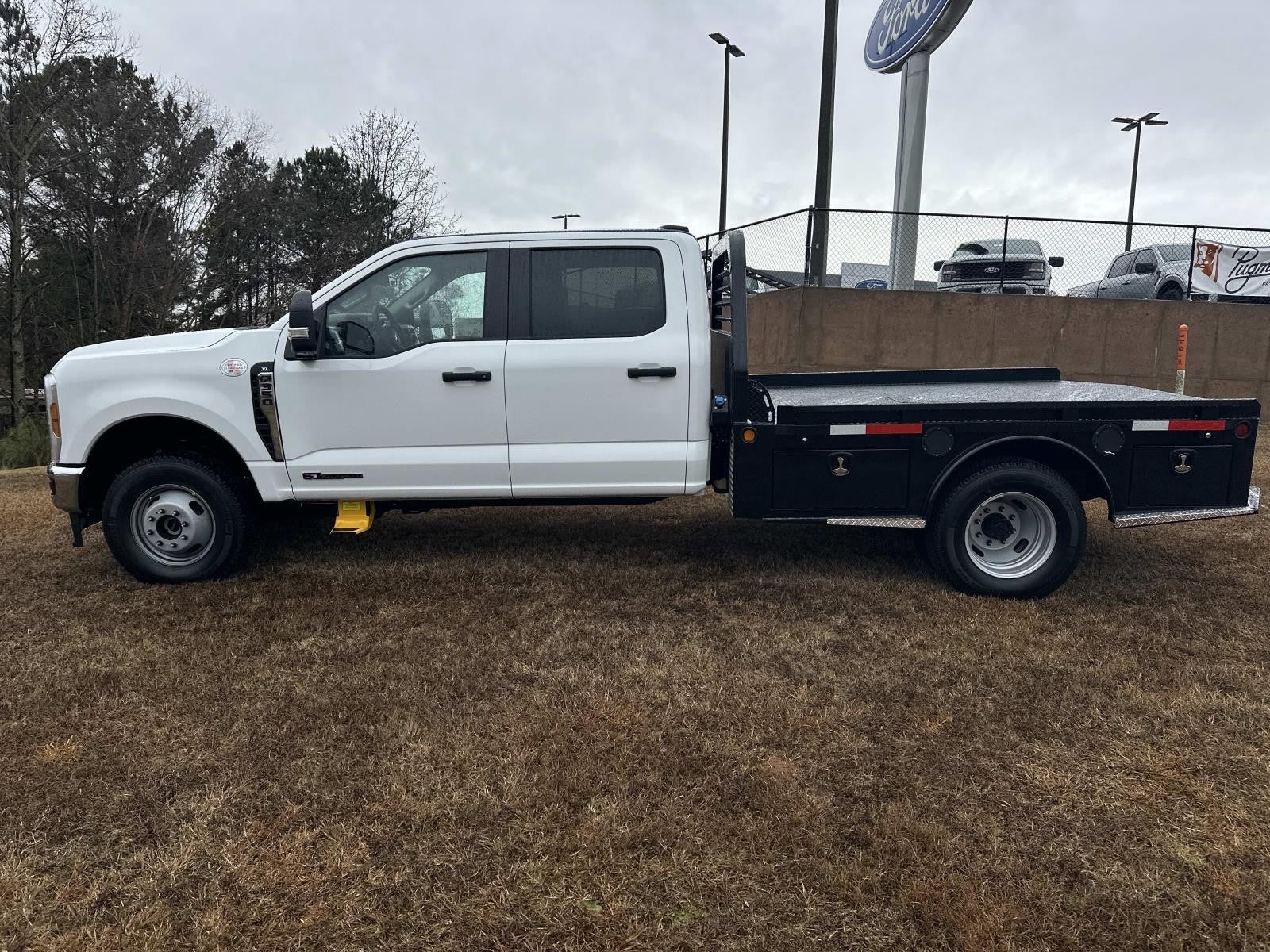 2026 Ford Super Duty F-350 DRW XL 4WD CREW CAB 179 WB 6