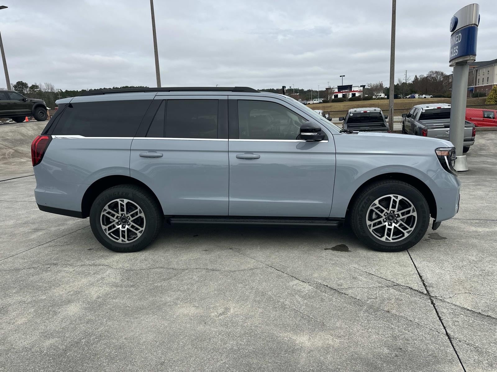 2025 Ford Expedition ACTIVE 4X2