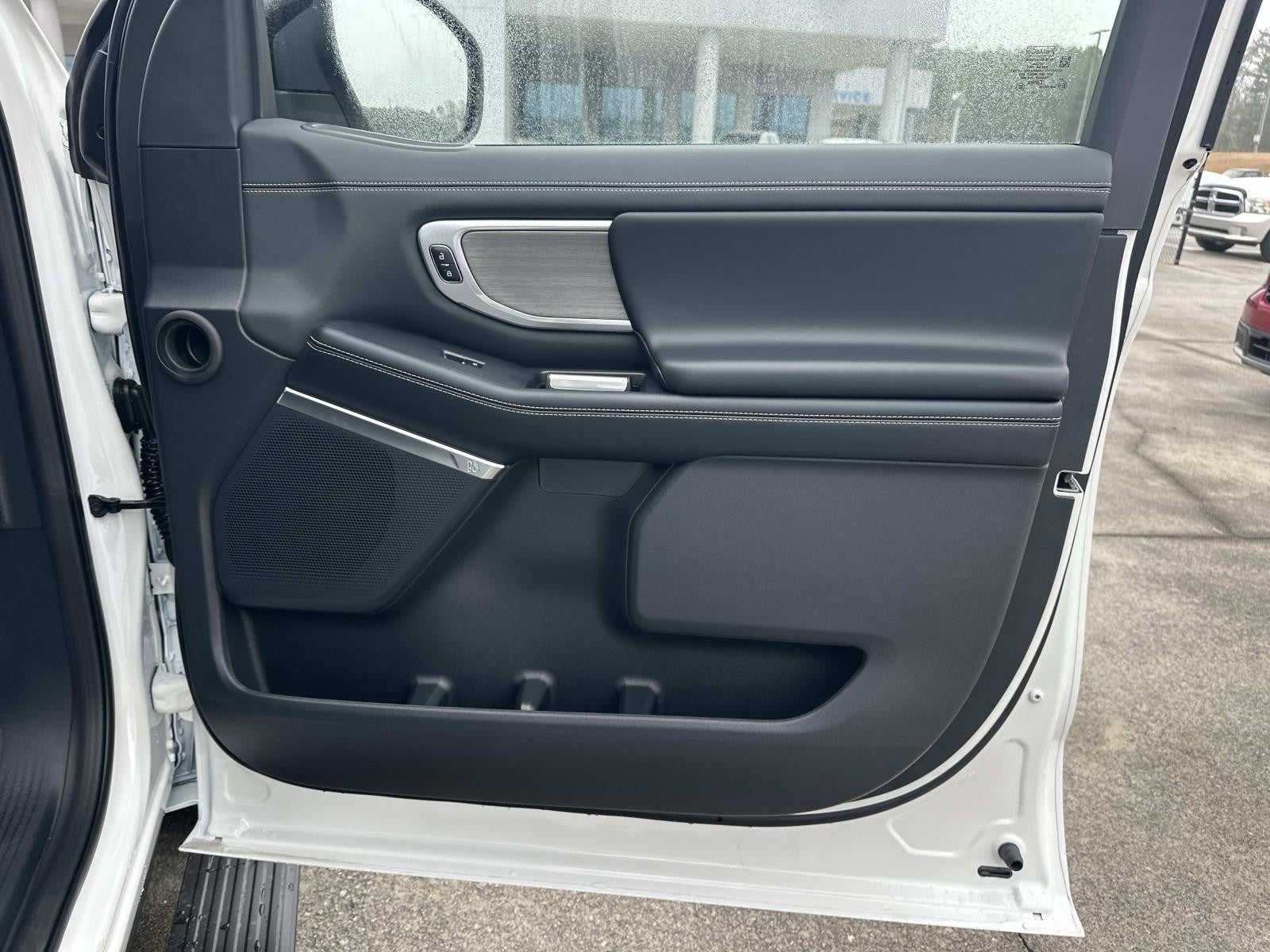 2025 Ford Expedition PLATINUM 4X4