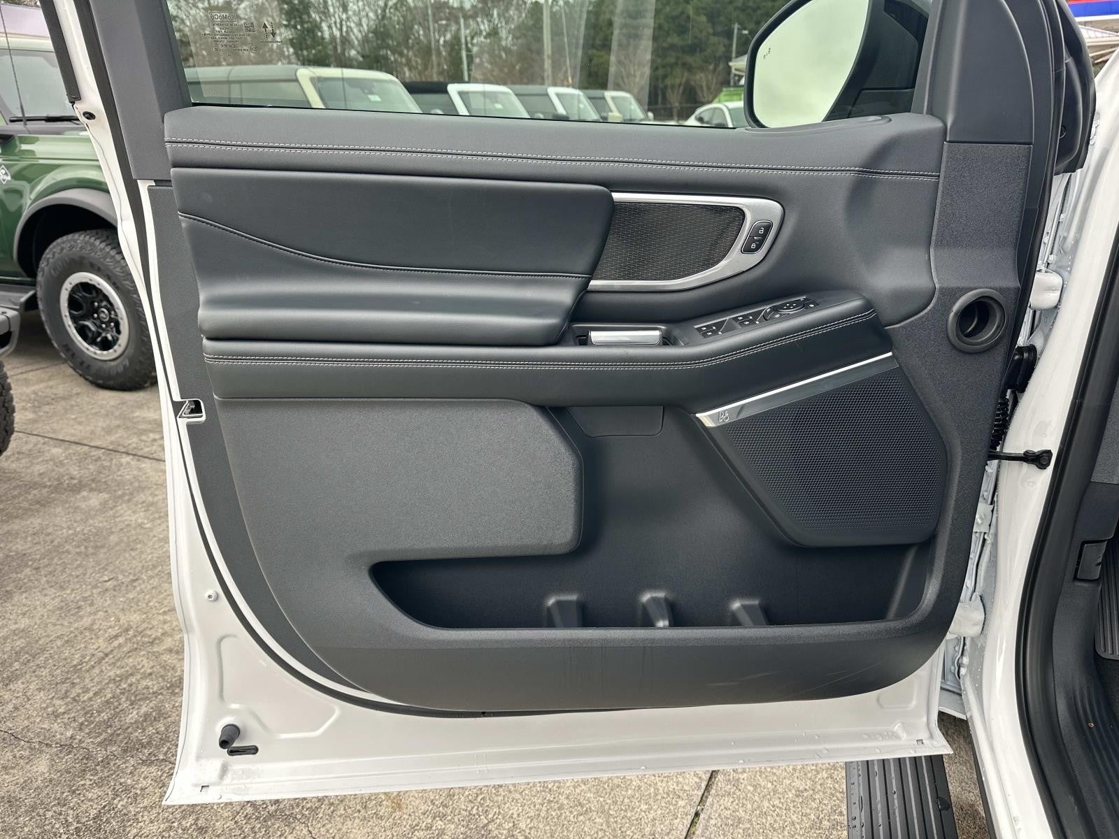 2025 Ford Expedition PLATINUM 4X4