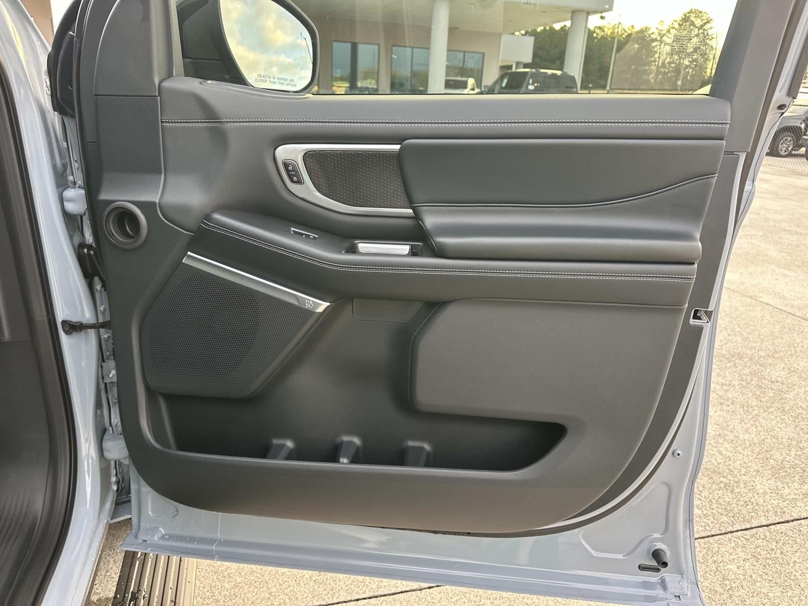 2025 Ford Expedition PLATINUM 4X4