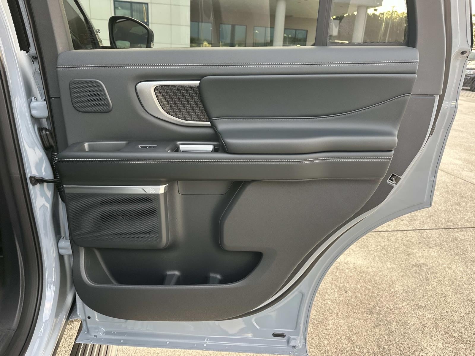 2025 Ford Expedition PLATINUM 4X4