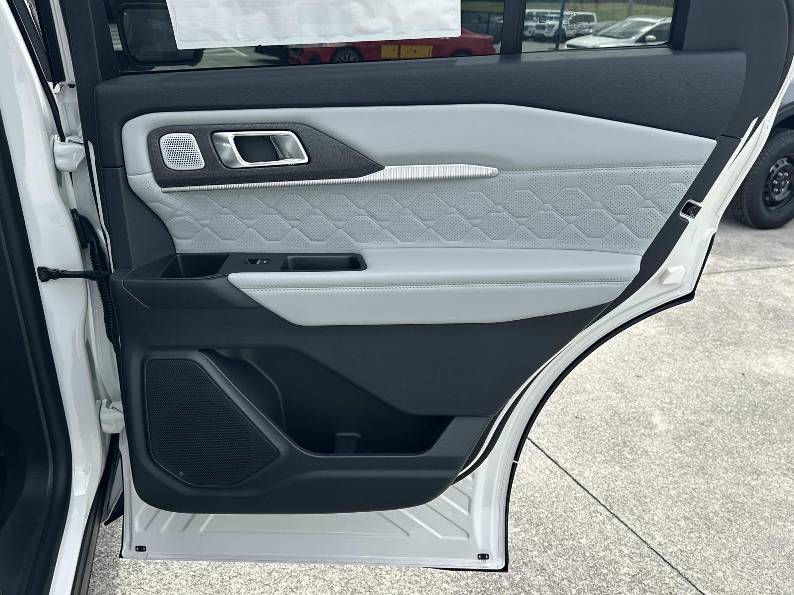 2026 Ford Explorer PLATINUM 4WD