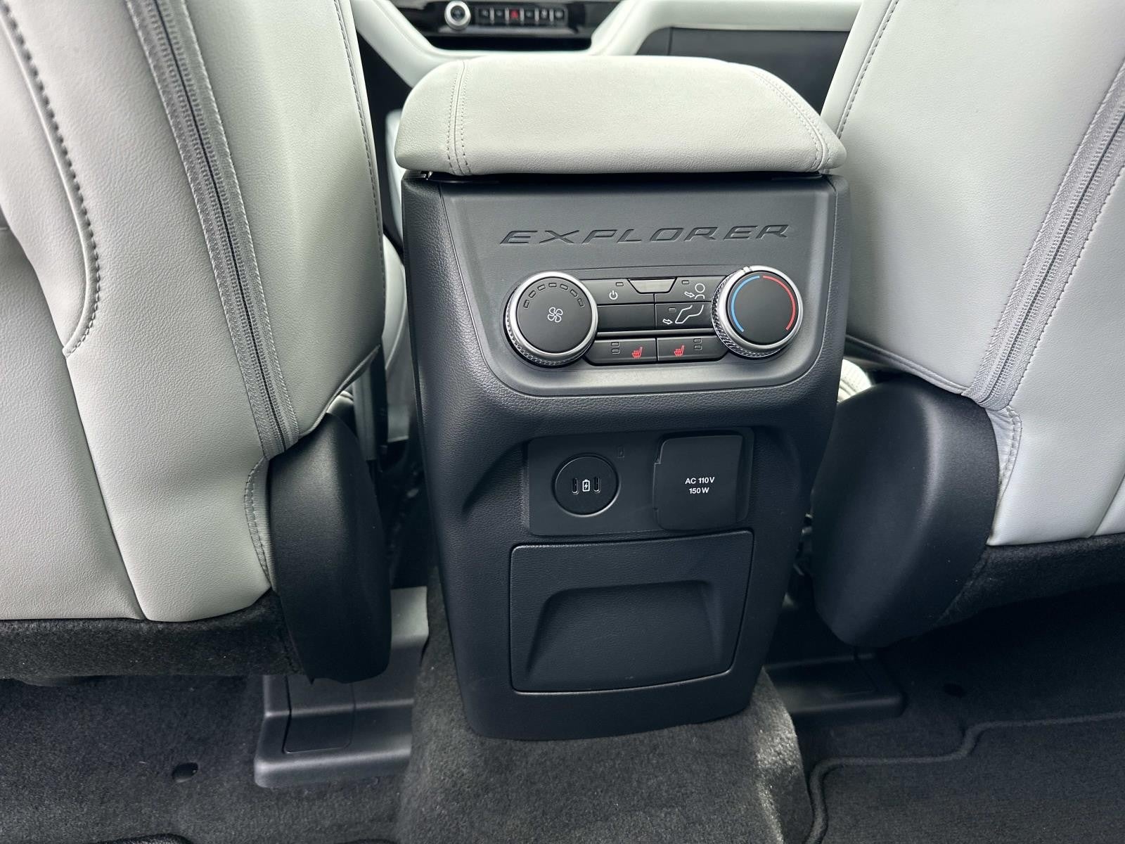 2026 Ford Explorer PLATINUM 4WD