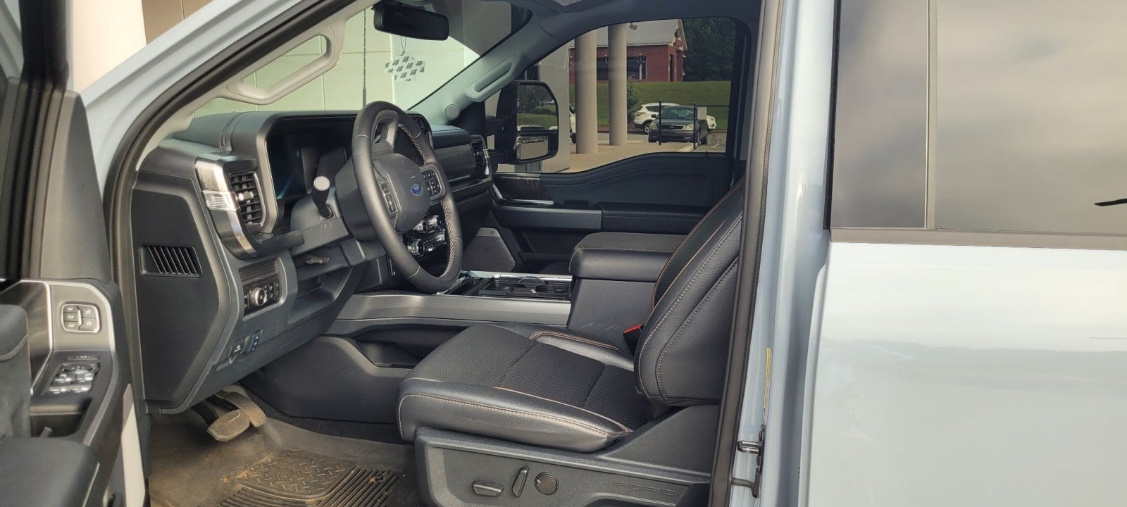 2025 Ford Super Duty F-250 SRW LARIAT TREMOR