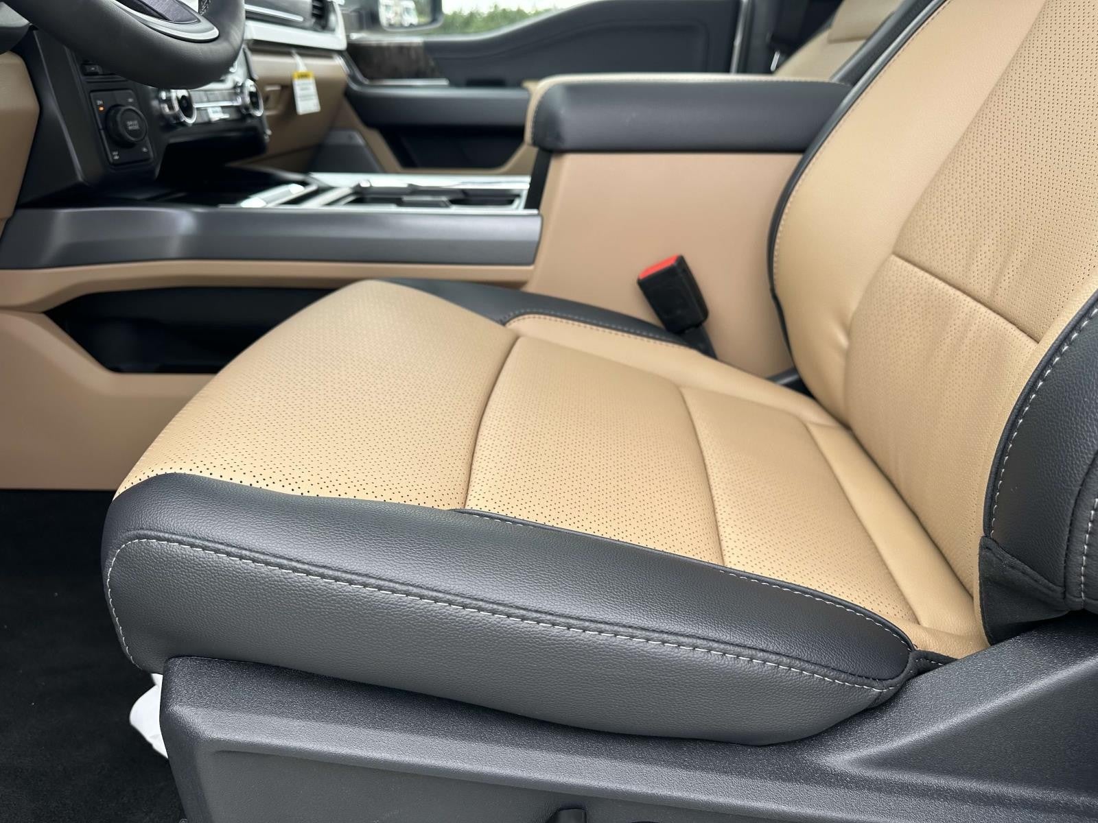 2025 Ford Super Duty F-250 SRW LARIAT 4WD CREW CAB 6.75'