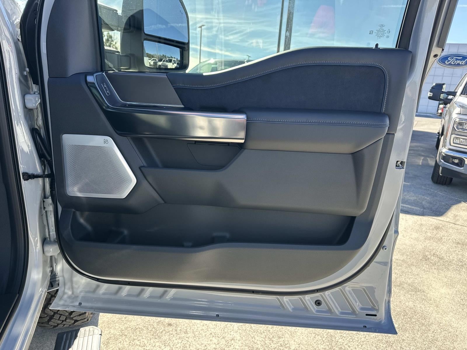 2025 Ford Super Duty F-350 SRW PLATINUM 4WD CREW CAB