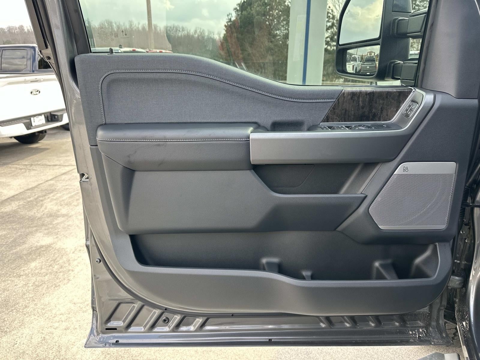 2026 Ford Super Duty F-350 SRW LARIAT 4WD CREW CAB 6.75'