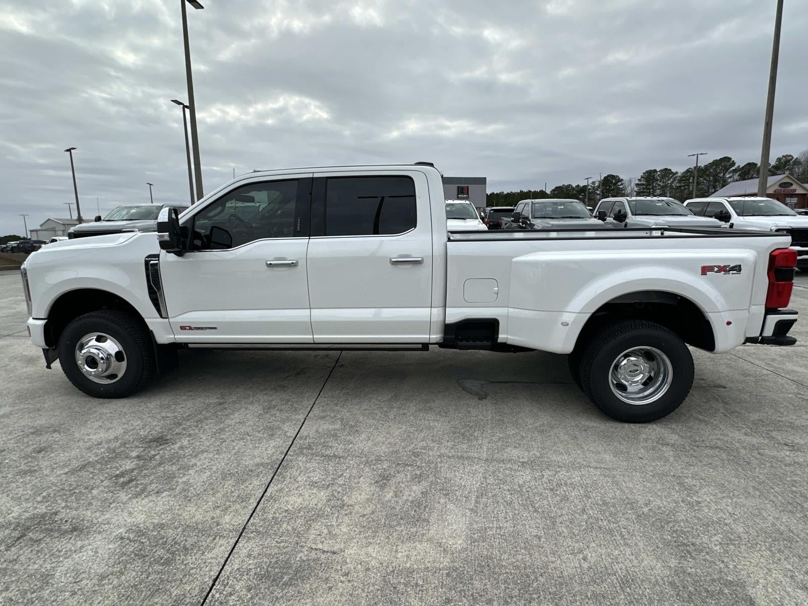 2026 Ford Super Duty F-350 DRW PLATINUM 4WD CREW CAB 8'