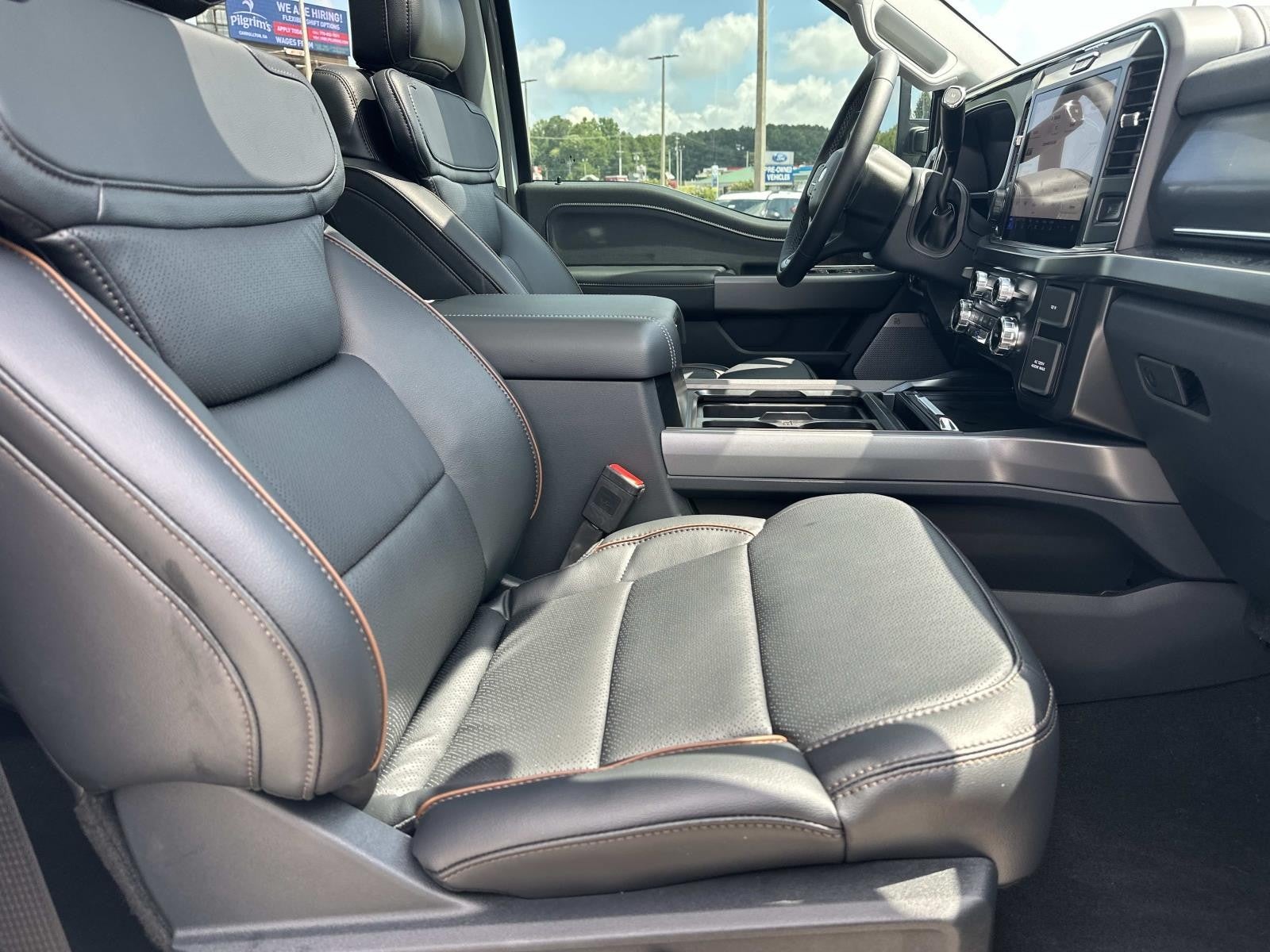 2026 Ford Super Duty F-350 DRW LARIAT 4WD CREW CAB 8' BO