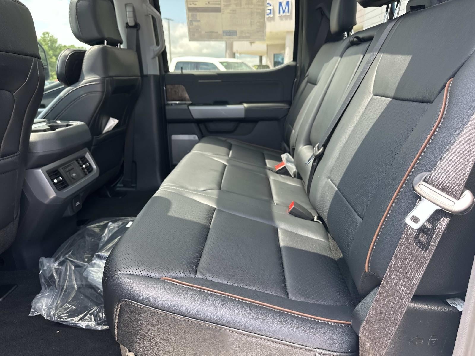 2026 Ford Super Duty F-350 DRW LARIAT 4WD CREW CAB 8' BO