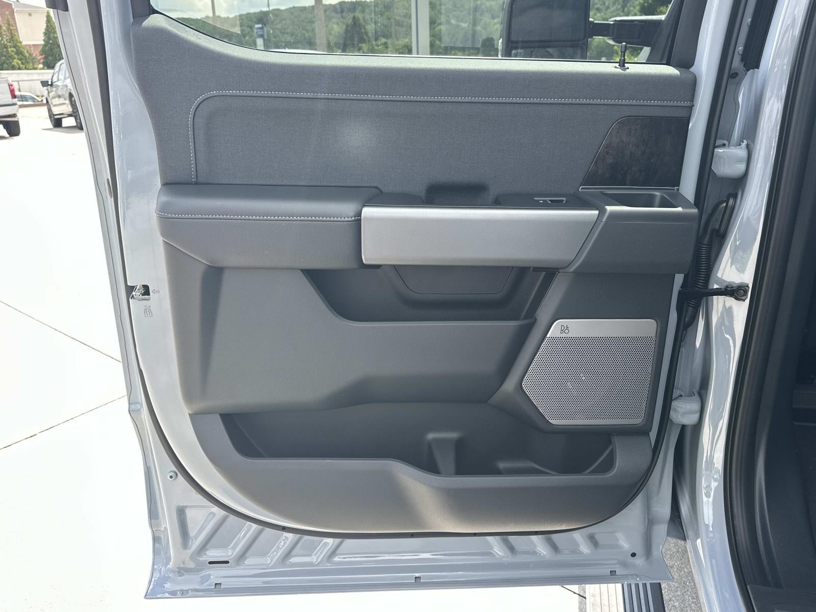 2026 Ford Super Duty F-350 DRW LARIAT 4WD CREW CAB 8' BO