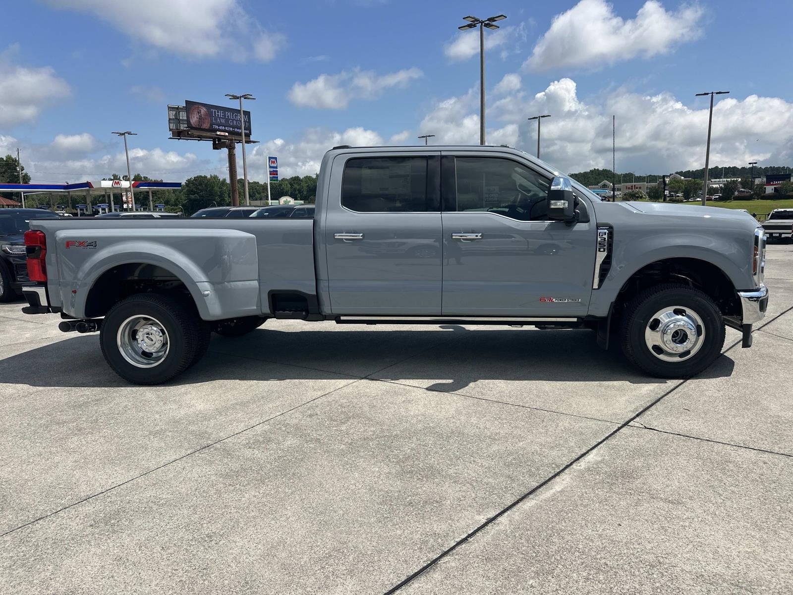 2026 Ford Super Duty F-350 DRW LARIAT 4WD CREW CAB 8' BO